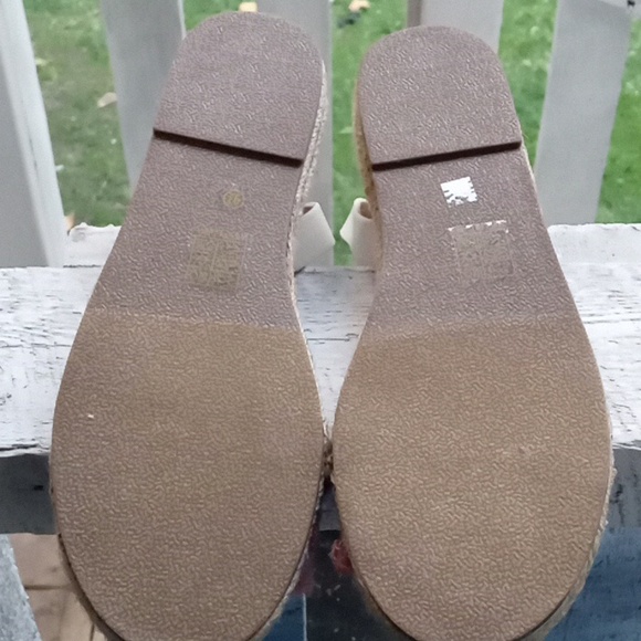 Sandals - Picture 3 of 5